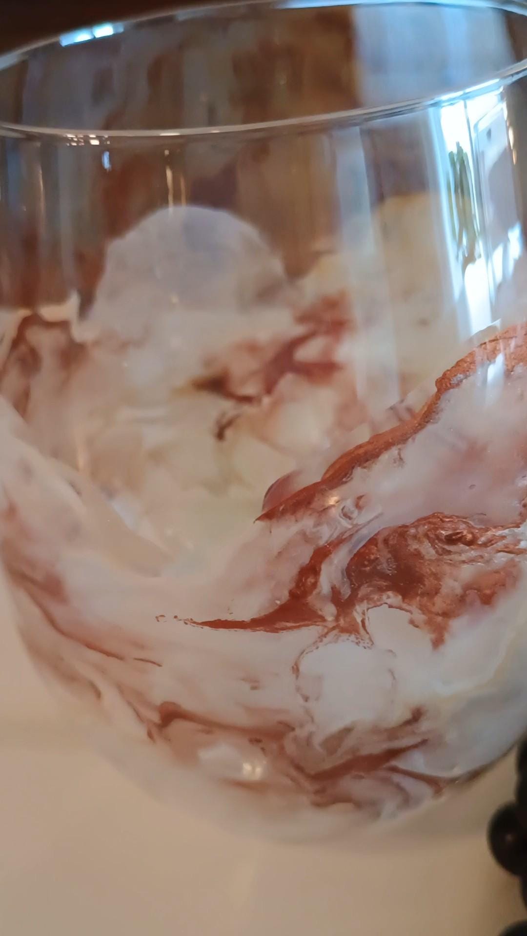 Glass with marbled design of white and brownish copper.