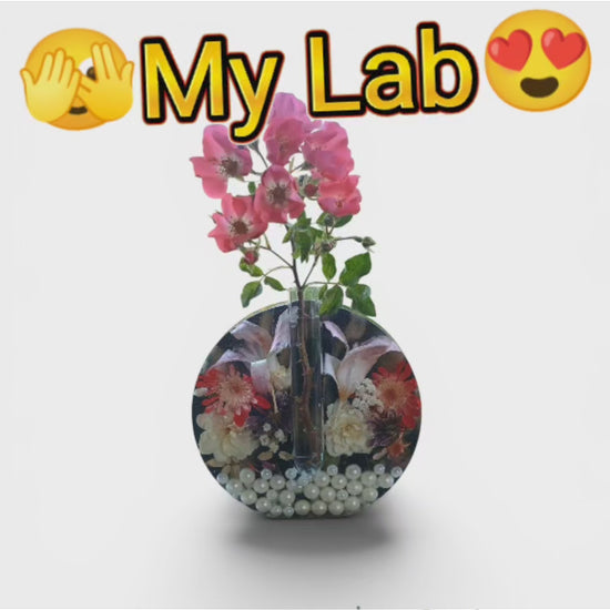 Video of how the recessed flower resin vase was created by Jess at Gotta Have It Design. 
